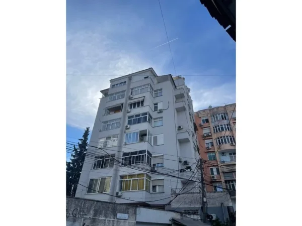 Tirane, jepet me qera apartament 2+1 Kati 4, 100 m² 500 € (ish stacioni fundit Tiranes Re)