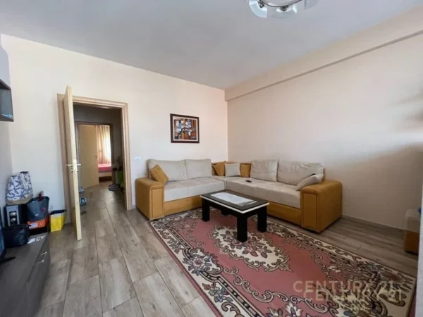 Tirane, jepet me qera apartament 1+1 Kati 5, 65 m² 550 € (Komuna e Parisit)