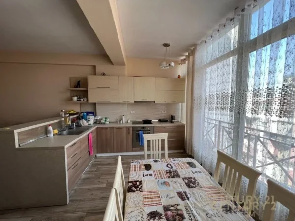 Tirane, jepet me qera apartament 1+1 Kati 5, 65 m² 550 € (Komuna e Parisit)