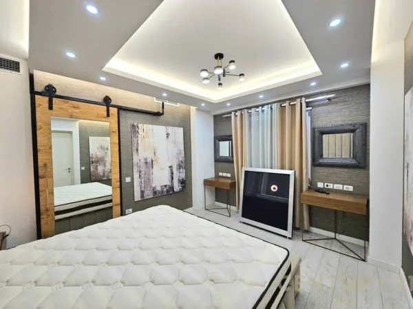 Tirane, jepet me qera apartament 2+1 Kati 4, 123 m² 1.500 € (Liqeni Artificial Tiranes)