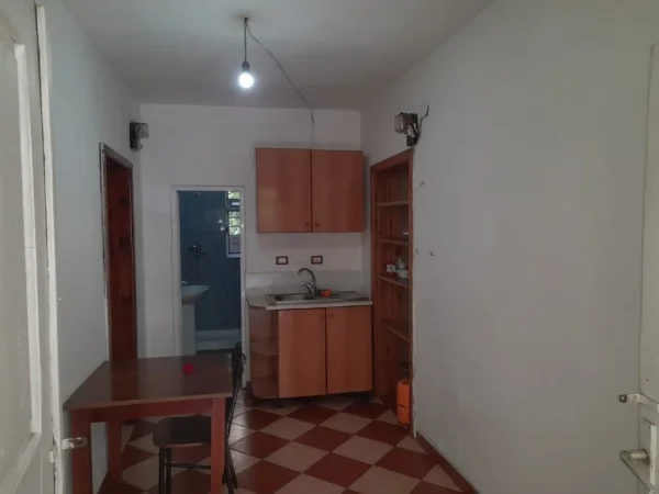 Tirane, jepet me qera Vile 1+1 Kati 1, 35 m² 200 € (Aleksander hobdari)