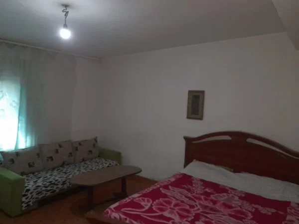 Tirane, jepet me qera Vile 1+1 Kati 1, 35 m² 200 € (Aleksander hobdari)