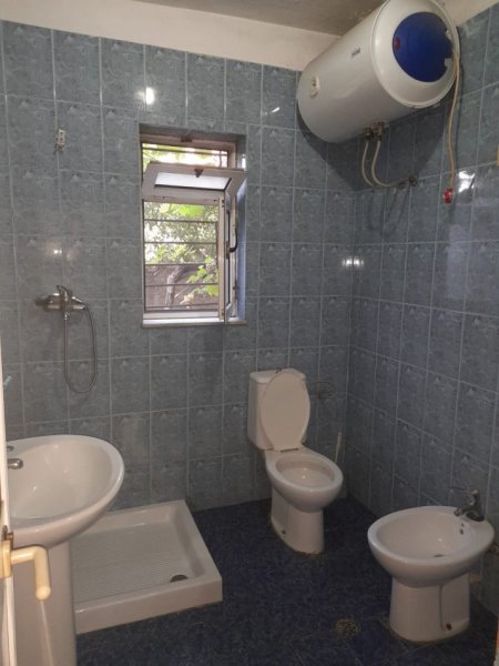 Tirane, jepet me qera Vile 1+1 Kati 1, 35 m² 200 € (Aleksander hobdari)