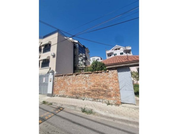 Tirane, shes shtepi Kati 1, 300 m² 294.000 € (Ali Demi)