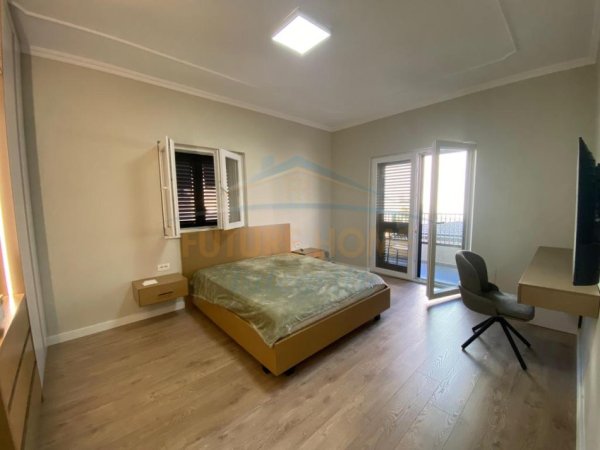 Tirane, jepet me qera apartament 2+1+2+Ballkon Kati 2, 110 m² 1.000 € (Ish Tregu Elektrik, Rruga Mustafa Demiri)