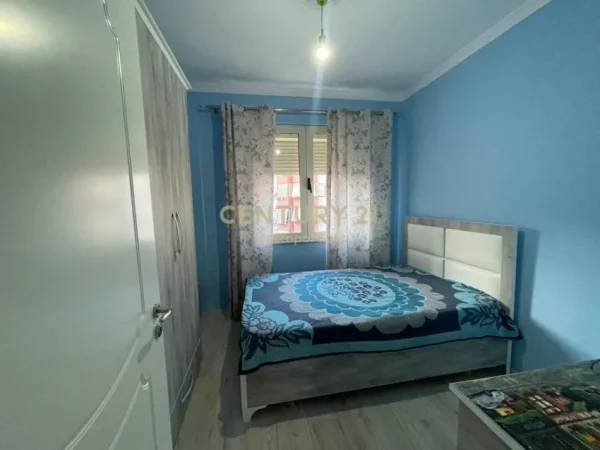 Tirane, jepet me qera apartament 3+1 Kati 4, 117 m² 650 € (Fresku)