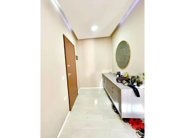 Tirane, jepet me qera apartament 3+1+Ballkon Kati 5, 175 m² 1.300 € (Liqeni Thate)