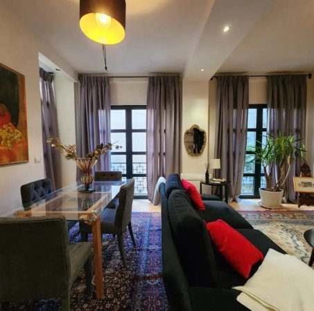 Tirane, jepet me qera apartament 2+1+Ballkon Kati 1, 100 m² 700 € (Komuna e Parisit)