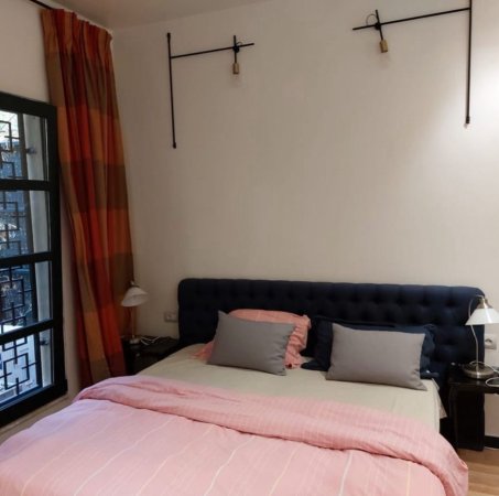 Tirane, jepet me qera apartament 2+1+Ballkon Kati 1, 100 m² 700 € (Komuna e Parisit)