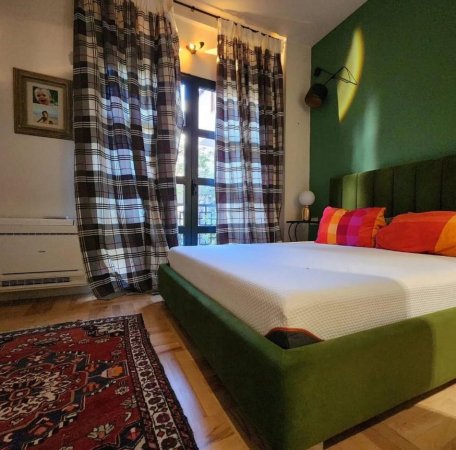 Tirane, jepet me qera apartament 2+1+Ballkon Kati 1, 100 m² 700 € (Komuna e Parisit)