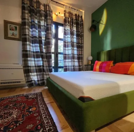 Tirane, jepet me qera apartament 2+1+Ballkon Kati 1, 100 m² 700 € (Komuna e Parisit)