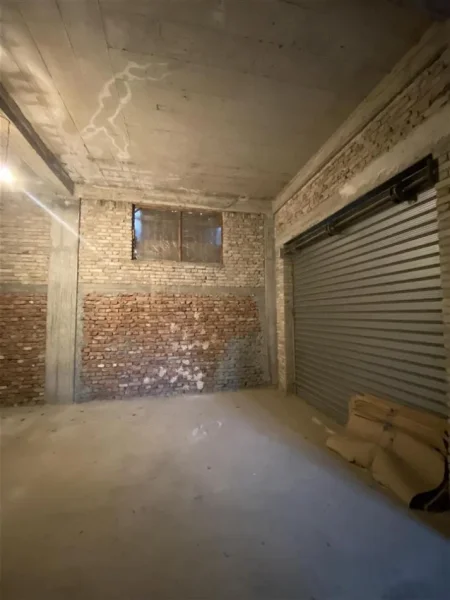 Tirane, jepet me qera magazine Kati 0, 131 m² 749.9 € (Rruga Fabrika e Qelqit, prane Tring)