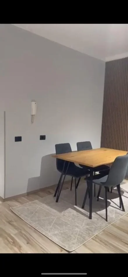 Tirane, jepet me qera apartament 2+1+Ballkon Kati 5, 104 m² 600 € (rruga bill klinton)