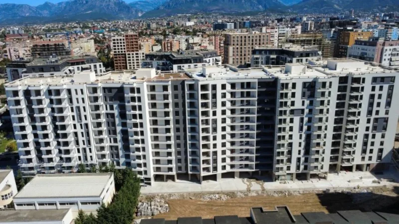 Tirane, shitet apartament 2+1+Ballkon , 124 m² 192.000 € 