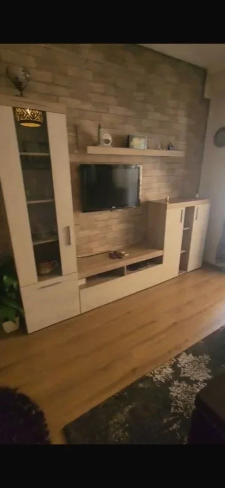 Tirane, jepet me qera apartament 2+1+Ballkon Kati 4, 60 m² 580 € (DON BOSKO)