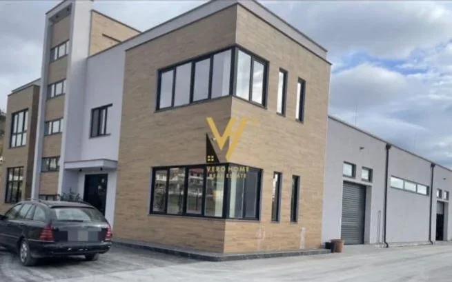 Tirane, jepet me qera magazine Kati 0, 200 m² 1.000 € (VAQARR)