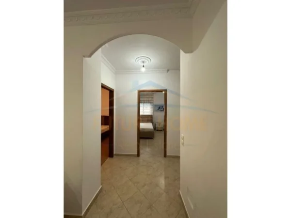 Durres, jepet me qera apartament 2+1 Kati 5, 350 € 