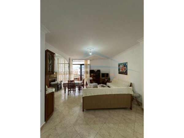 Durres, jepet me qera apartament 2+1 Kati 5, 350 € 