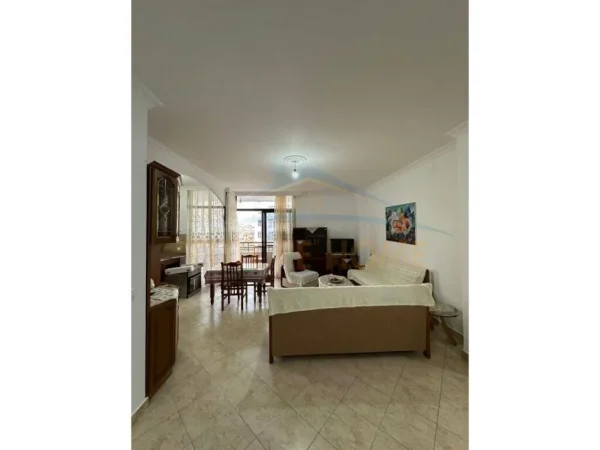 Durres, jepet me qera apartament 2+1 Kati 5, 350 € 