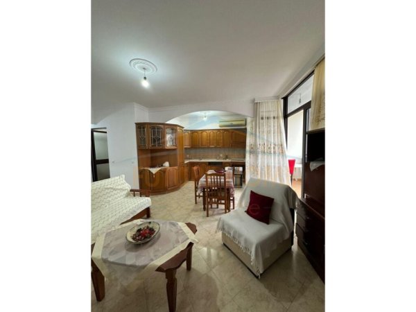 Durres, jepet me qera apartament 2+1 Kati 5, 350 € 