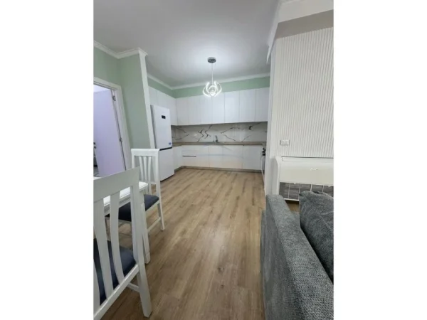 Tirane, jepet me qera apartament 2+1 Kati 4, 110 m² 1.200 € (Myslym Shyri)