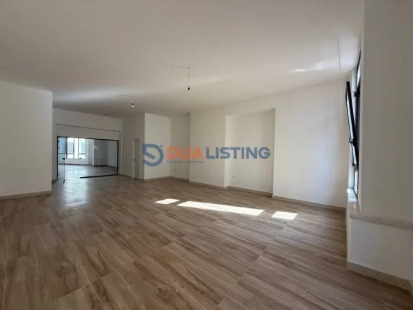 Tirane, jepet me qera zyre Kati 1, 82 m² 1.500 € (Rruga Mine Peza)