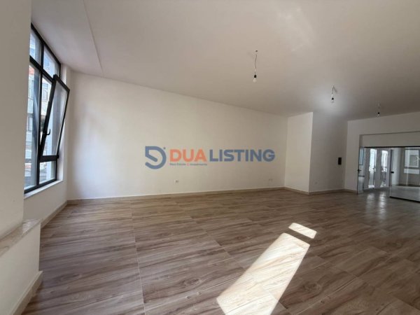 Tirane, jepet me qera zyre Kati 1, 82 m² 1.500 € (Rruga Mine Peza)