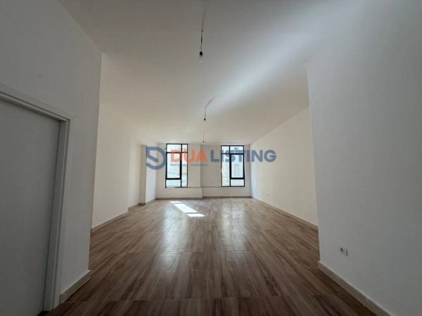 Tirane, jepet me qera zyre Kati 1, 82 m² 1.500 € (Rruga Mine Peza)