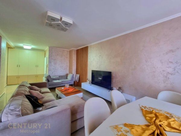 Tirane, jepet me qera apartament 2+1 Kati 5, 115 m² 1.300 € 