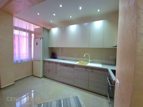 Tirane, jepet me qera apartament 2+1 Kati 5, 115 m² 1.300 € 