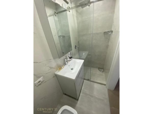 Tirane, jepet me qera apartament 2+1 Kati 5, 115 m² 1.300 € 