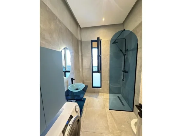 Tirane, jepet me qera apartament 1+1 Kati 6, 65 m² 1.000 € (Square 21)