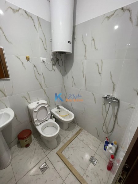 Tirane, jap me qera zyre Kati 2, 140 m² 1.650 € (21 Dhjetori, prane Abi Bank)