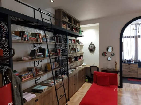 Tirane, jepet me qera apartament 2+1 Kati 1, 100 m² 700 € (prane Big Market ne Selite)