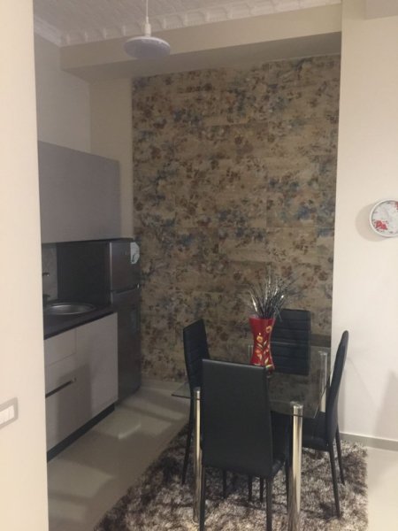 Jepet me Qera Apartamenti 1+1 tek Pazari i Ri,   500 €URO