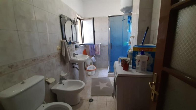 Tirane, shitet apartament 3+1 Kati 5, 117 m² 170.000 € (Tek Konviktet e Mjekesise)