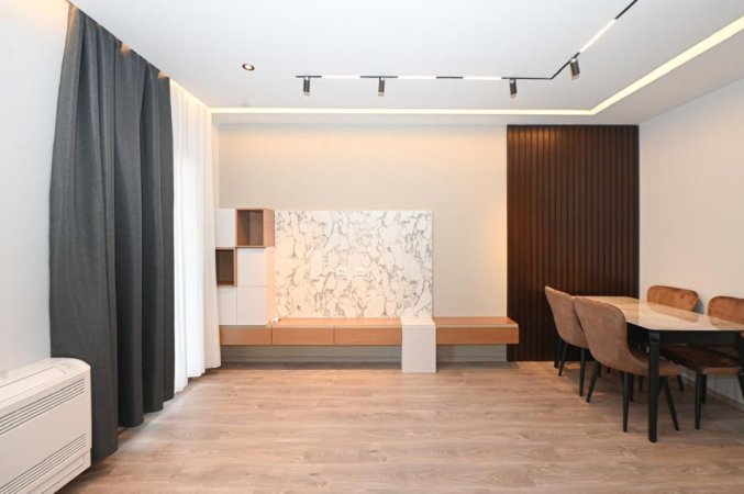 Tirane, jepet me qera apartament 2+1+Ballkon Kati 7, 125 m² 1.300 € (Kompleksi Delijorgji)