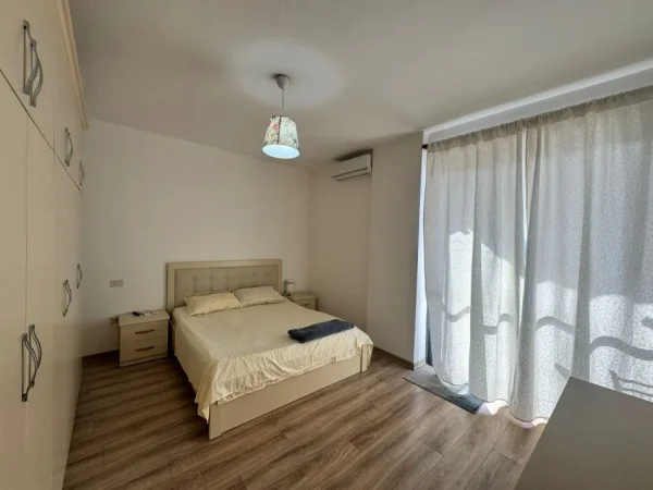 Tirane, jepet me qera apartament 2+1 Kati 8, 115 m² 800 € (Tek Ringu)