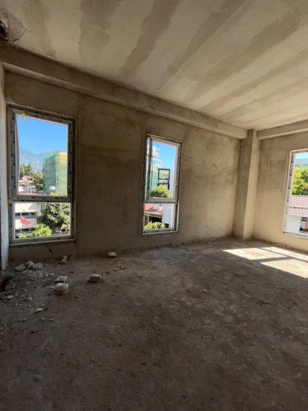 Tirane, shitet apartament 1+1+Ballkon Kati 3, 69 m² 95.000 €