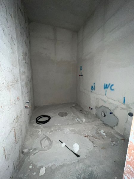 Tirane, shitet apartament 1+1+Ballkon Kati 3, 69 m² 95.000 €