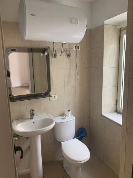 Jepet me Qera Ambient per Biznes ne Komunen e Parisit, Kati 1, 35 m² 400 €uro