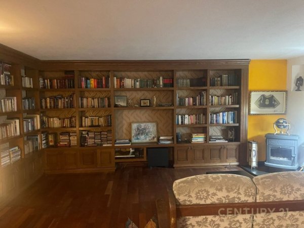 Tirane, jepet me qera apartament 3 Katshe Kati 0, 2.137 m² 3.000 € (Farkën e Vogël)