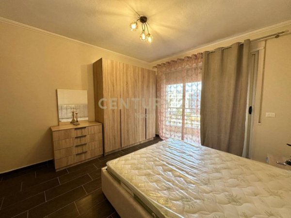 Tirane, jepet me qera apartament 2+1 Kati 5, 118 m² 530 € (pranë Pallateve Çabej)