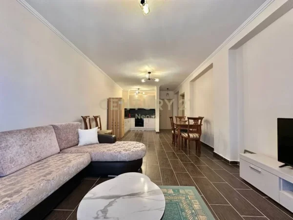 Tirane, jepet me qera apartament 2+1 Kati 5, 118 m² 530 € (pranë Pallateve Çabej)