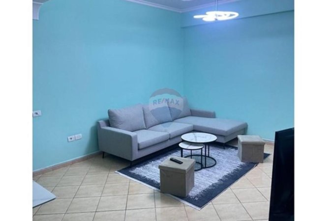 Tirane, jepet me qera apartament 1+1+Ballkon Kati 10, 77 m² 550 € 