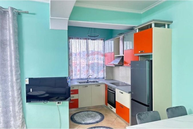 Tirane, jepet me qera apartament 1+1+Ballkon Kati 10, 77 m² 550 € 