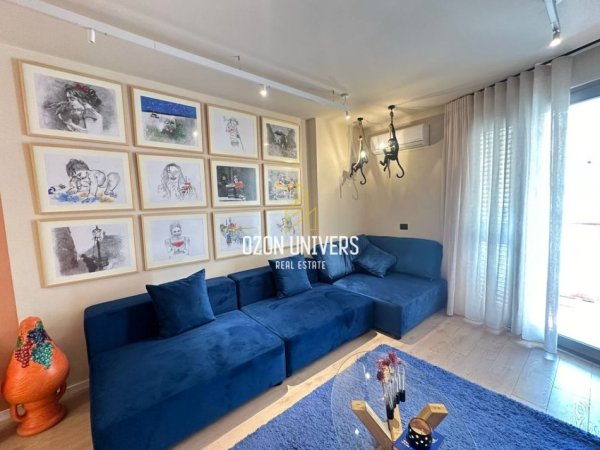 Tirane, jepet me qera apartament 1+1+Ballkon Kati 12, 76 m² 1.000 € (Ish Ekspozita)
