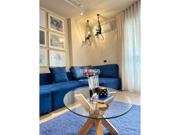 Tirane, jepet me qera apartament 1+1+Ballkon Kati 12, 76 m² 1.000 € (Ish Ekspozita)