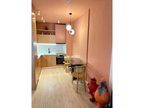 Tirane, jepet me qera apartament 1+1+Ballkon Kati 12, 76 m² 1.000 € (Ish Ekspozita)