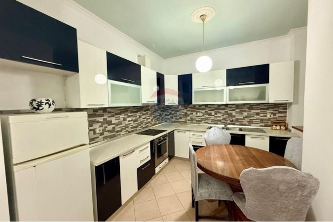 Tirane, jepet me qera apartament 2+1+Ballkon Kati 6, 140 m² 400 € 
